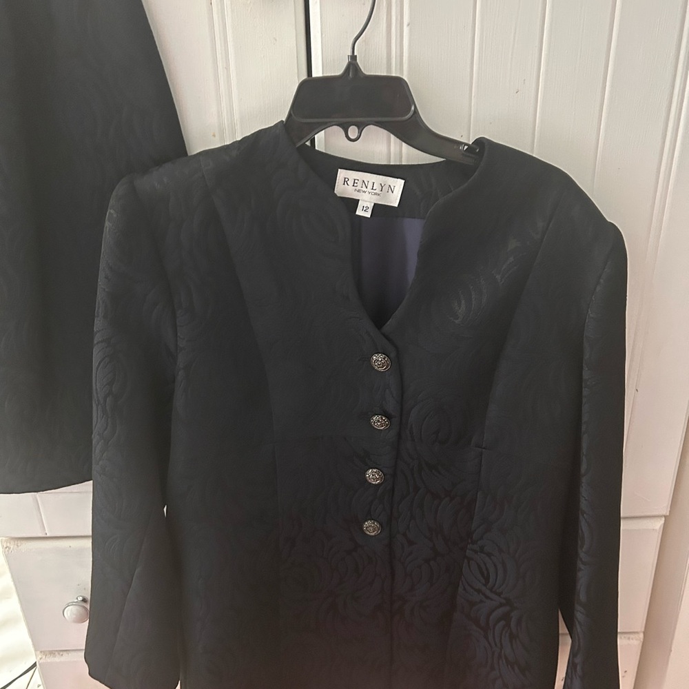 Renlyn Black Textured Two Piece Black Suit Women’s Lined with Long Sleeves EUC